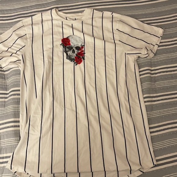Rue21 Other - Skull with rose tee
